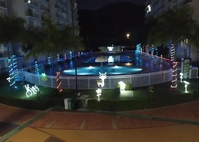 Aqualina Green Girardot